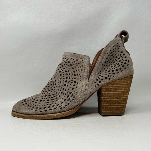 Jeffrey Campbell 'Rosalee Cutout Booties Women's Size 9 Light Brown Suede. - Picture 1 of 12